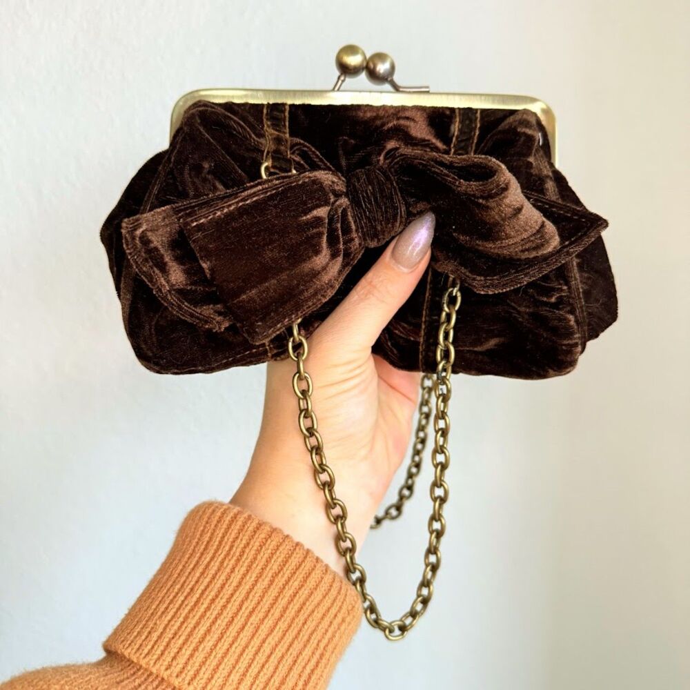 VTG Unlisted Kenneth Cole Kisslock Bow Purse in Brown Ruched Velvet & Brass